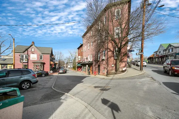 87 Main St, New Paltz, NY 12561