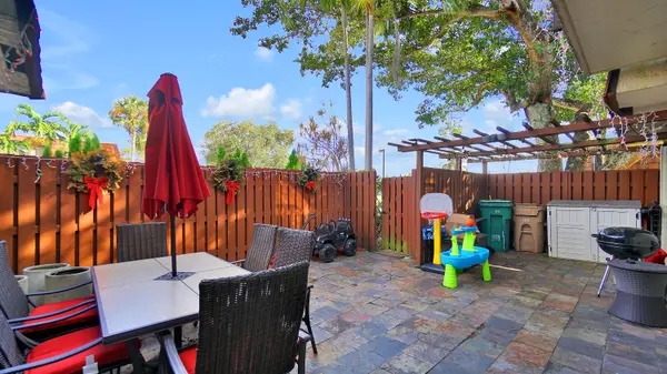 1167 SW 120th Way, Davie, FL 33325
