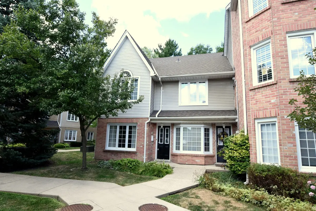 2110 Cleaver Ave, Burlington, ON L7M 3Z3