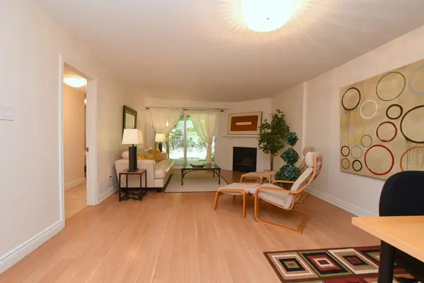 2110 Cleaver Ave, Burlington, ON L7M 3Z3