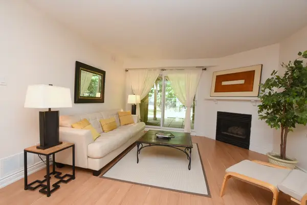 2110 Cleaver Ave, Burlington, ON L7M 3Z3