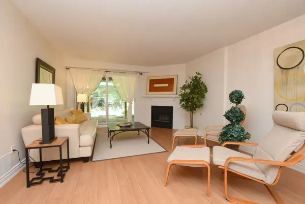 2110 Cleaver Ave, Burlington, ON L7M 3Z3