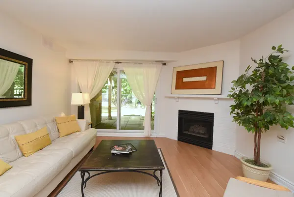 2110 Cleaver Ave, Burlington, ON L7M 3Z3