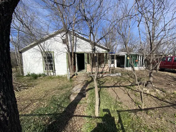 512 SW 12th St, Mineral Wells, TX 76067