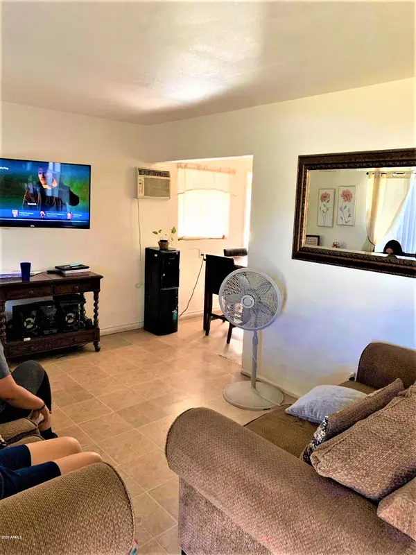 5439 W Myrtle Avenue, Glendale, AZ 85301