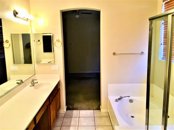 5827 W Golden Ln, Glendale, AZ 85302