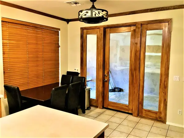 5827 W Golden Ln, Glendale, AZ 85302