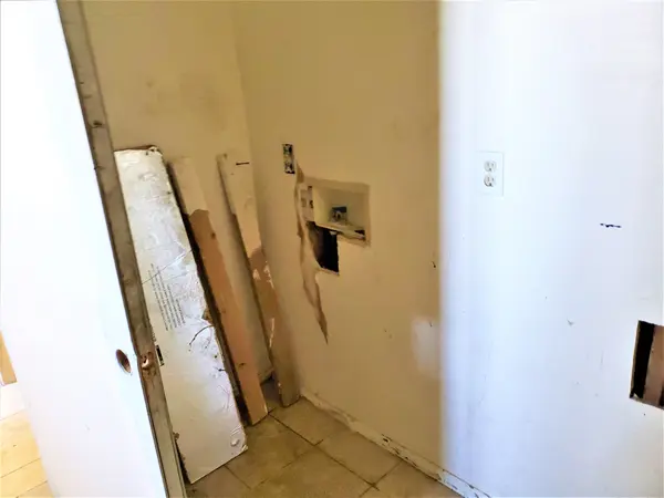 3928 W BURGESS Lane, Phoenix 85041,