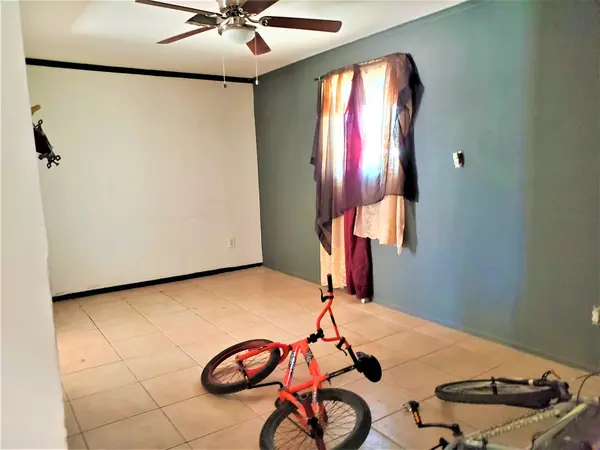 3928 W BURGESS Lane, Phoenix 85041,