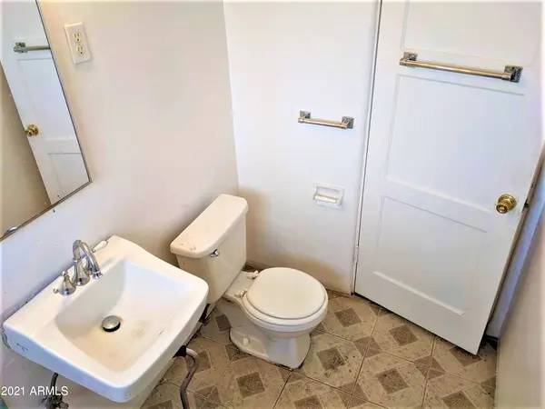 3539 E Pierce St Phoenix, Az 85008,