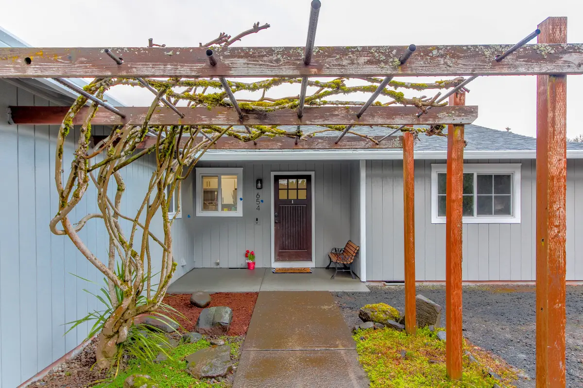 654 NW Brentwood St, Dallas, OR 97338