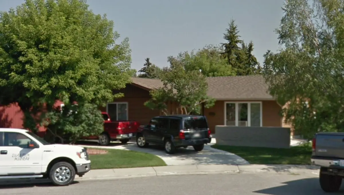39 Lake Twintree Bay SE, Calgary, T2J 2W5