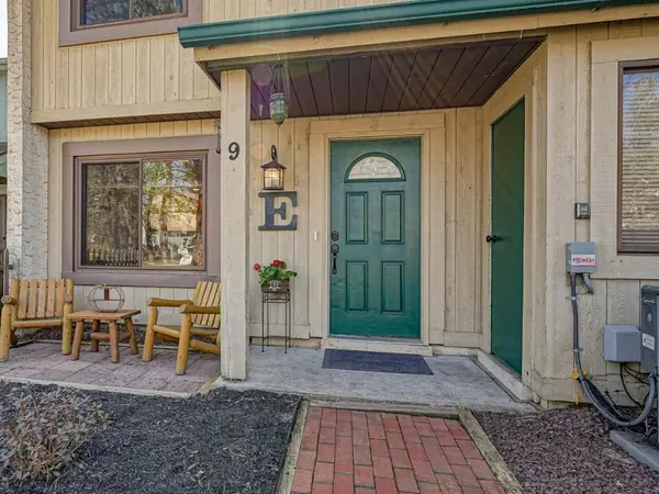 9 Queen Anne Ct, Marlton, NJ 08053