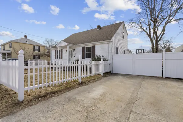 435 Chestnut St, Warwick, RI 02888