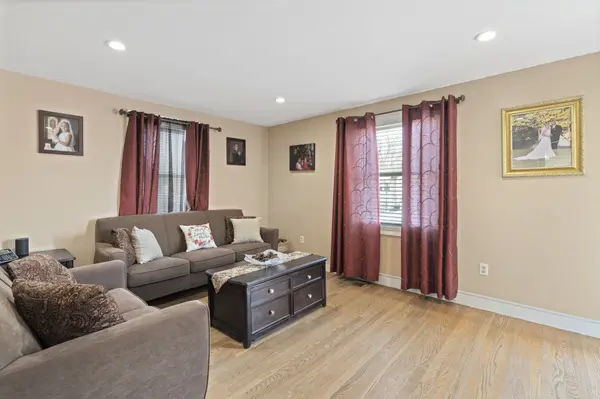 435 Chestnut St, Warwick, RI 02888