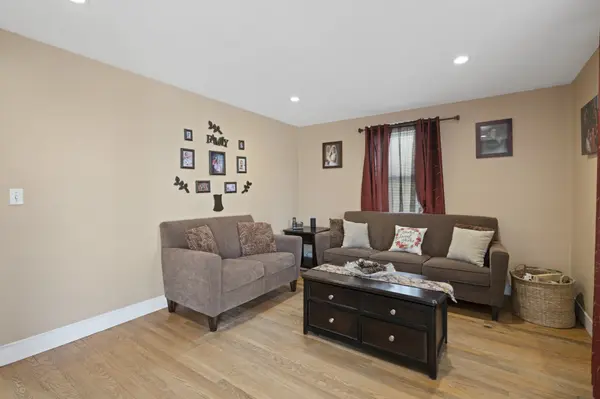 435 Chestnut St, Warwick, RI 02888