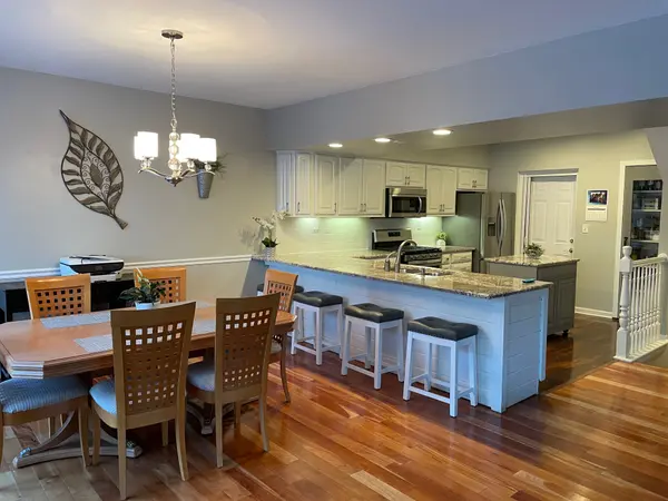 1912 Golf View Dr, Bartlett, IL 60103