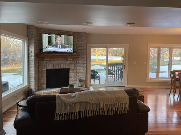 1912 Golf View Dr, Bartlett, IL 60103