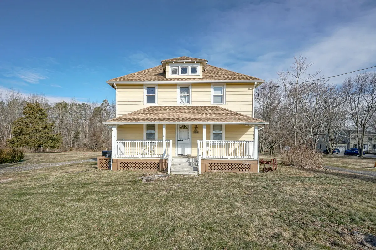135 Cedarbrook Rd, Sicklerville, NJ 08081