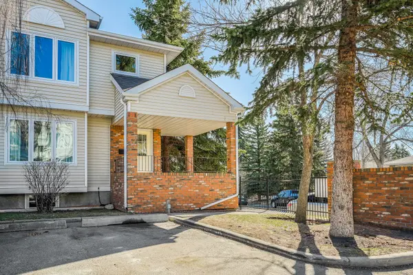 3910 19 Ave SW #4, Calgary, AB T3E 7E7