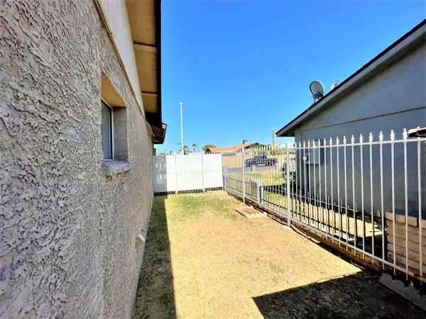 5720 N 48th Ln, Glendale, AZ 85301