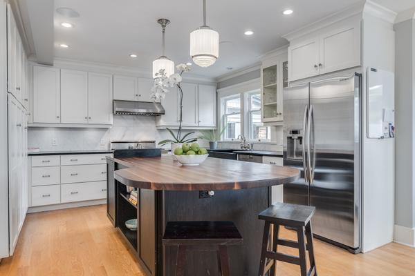 850 Hendry Avenue, North Vancouver, BC V7L 4C9