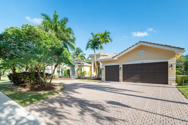 10758 Garden Ridge Ct, Davie, FL 33328