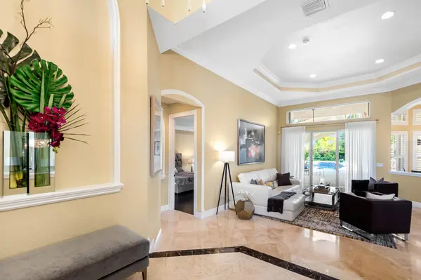 10758 Garden Ridge Ct, Davie, FL 33328