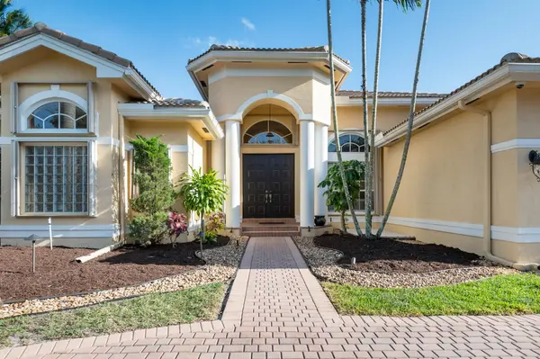 10758 Garden Ridge Ct, Davie, FL 33328