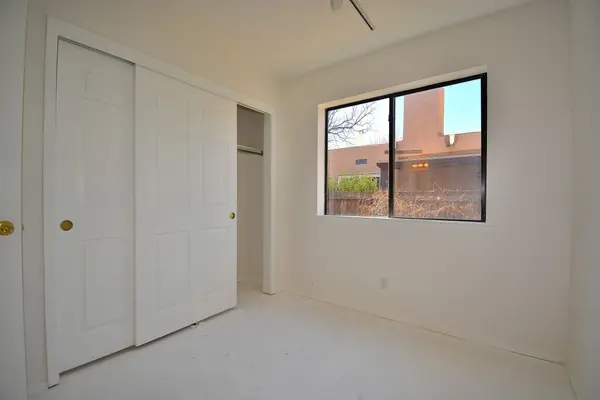 1532 Escondida Ct, Santa Fe, NM 87507