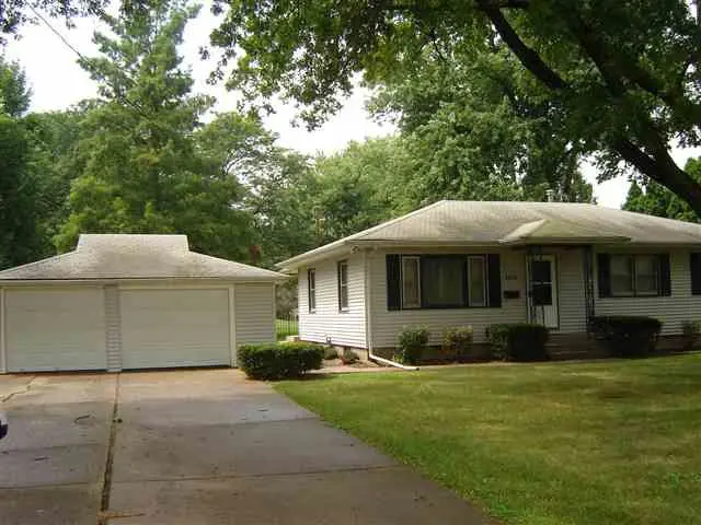 2818 Jersey Ridge Rd, Davenport, IA 52803