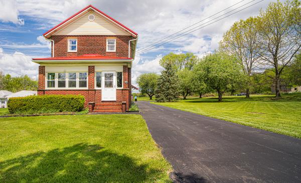 1527 Harlansburg Rd, New Castle, PA 16101