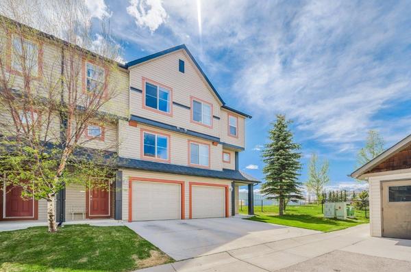 123 Copperfield Ln SE, Calgary, AB T2Z 4S9