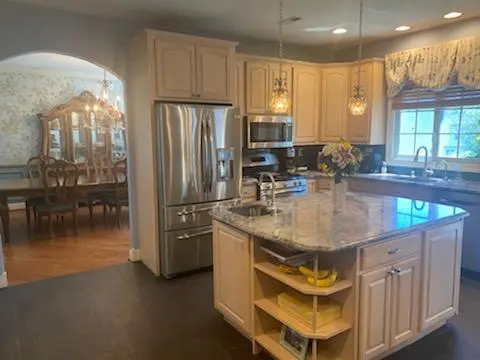 4 Carriage House Ct, Cherry Hill, NJ 08003