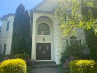 4 Carriage House Ct, Cherry Hill, NJ 08003