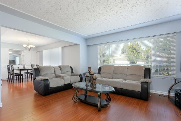 1522 E 54th Ave, Vancouver, BC V5P 1Y4