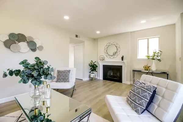 1070 Michelangelo Dr, Sunnyvale, CA 94087