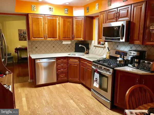 11 S Mars Dr, Sewell, NJ 08080