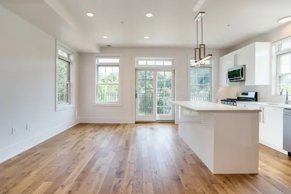 4527 MacArthur Blvd NW #4, Washington, DC 20007