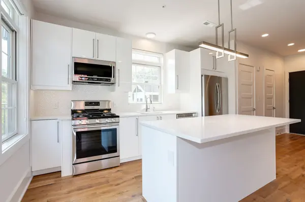 4527 MacArthur Blvd NW #4, Washington, DC 20007
