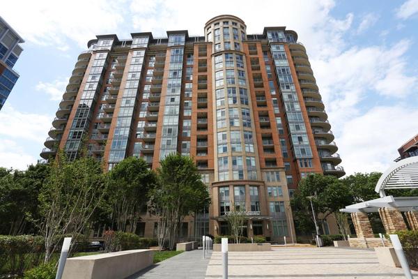 8220 Crestwood Heights Dr #405, Mclean, VA 22102