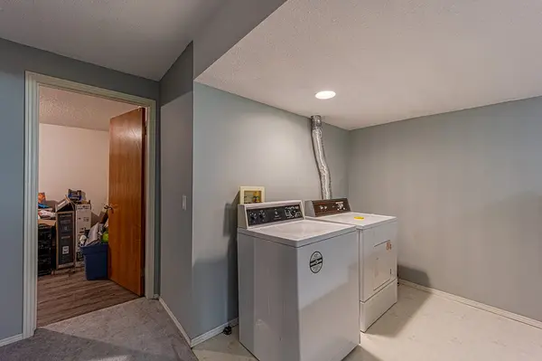 26 Quigley Dr #5, Cochrane, AB T4C 1M2