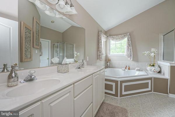 210 Woodline Ct, Mullica Hill, NJ 08062