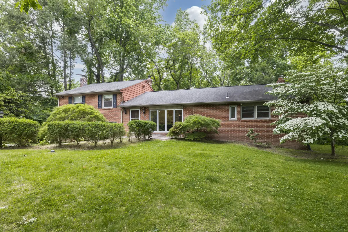 1248 Greentree Ln, Penn Valley, PA 19072