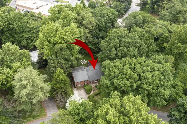 1248 Greentree Ln, Penn Valley, PA 19072