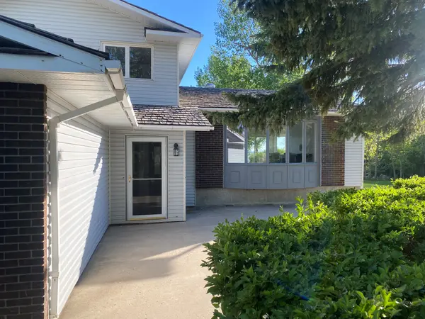 23 Sunset Ridge Bay, Rocky View County, AB T3P 1A4