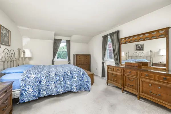 17 Rose Tree Dr, Downingtown, PA 19335