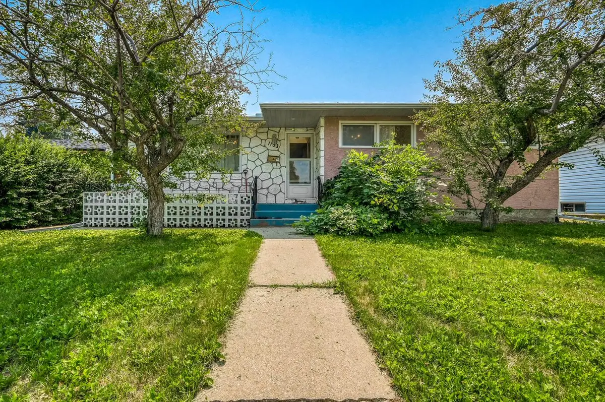 1193 Northmount Dr NW, Calgary, AB T2L 0C5