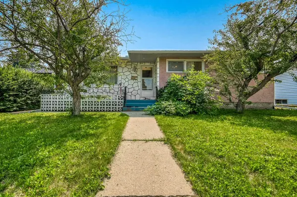 1193 Northmount Dr NW, Calgary, AB T2L 0C5