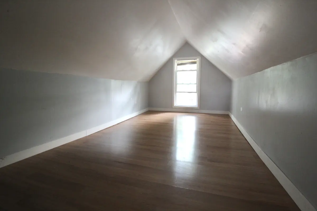 824 Manitoba Ave, Winnipeg, MB R2X 0J6